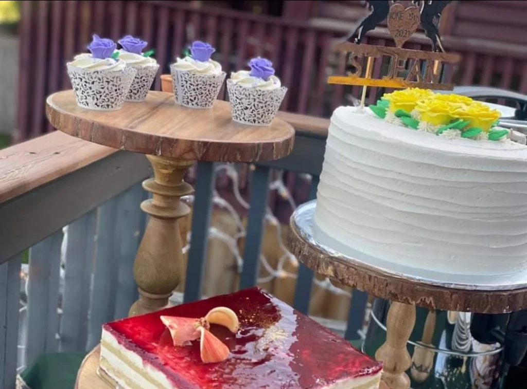Custom Wedding and Anniversary Cakes