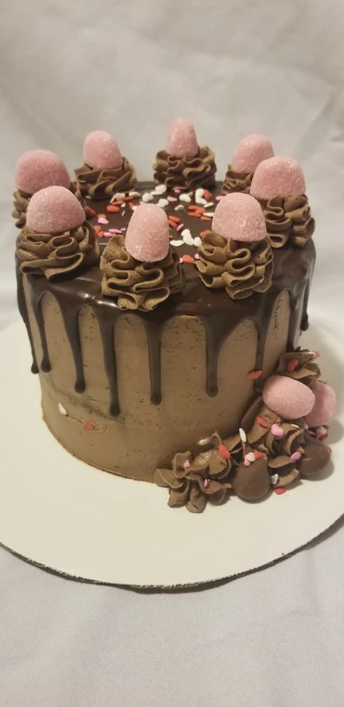 More Custom Cakes - Chocolate Drip 1_02